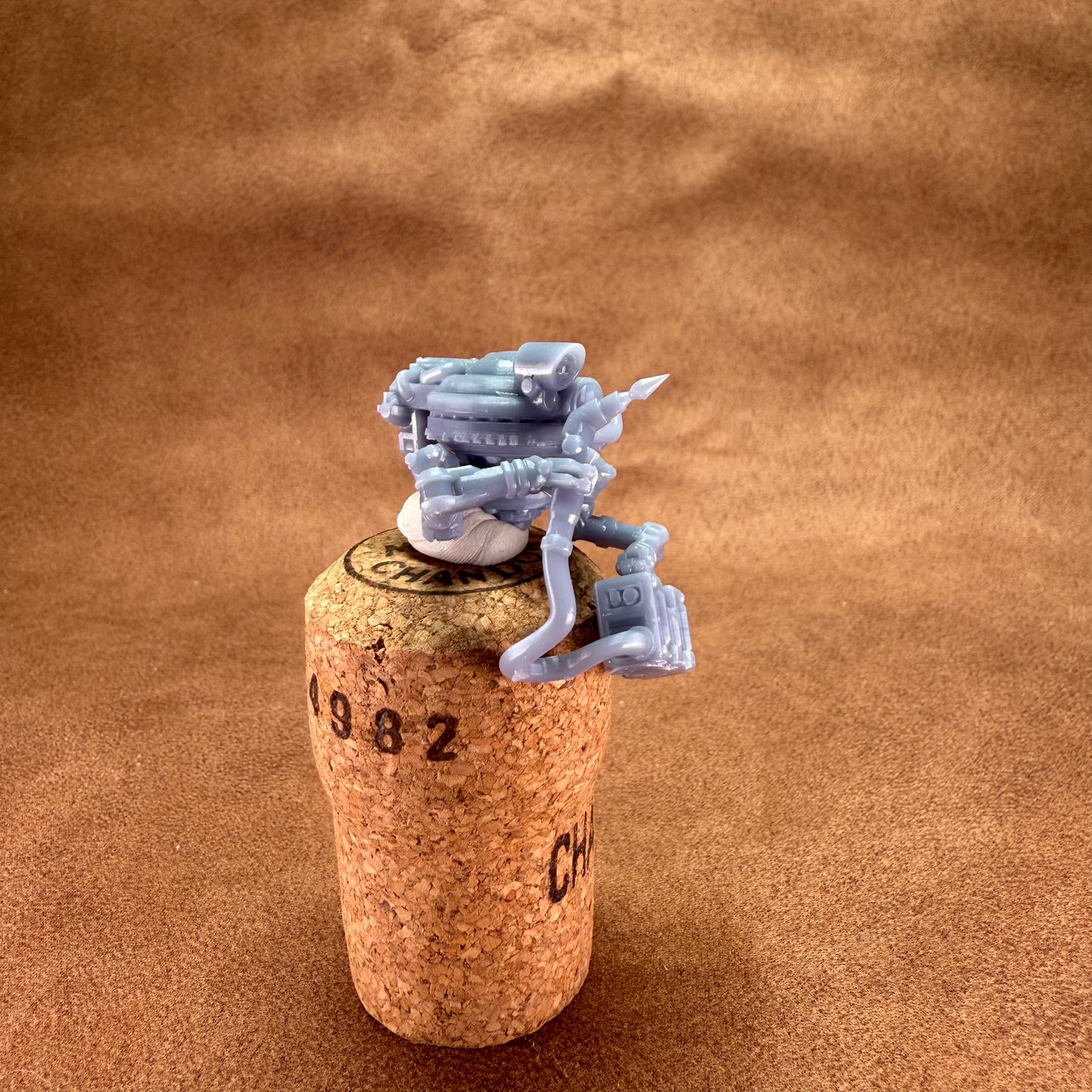 Space Dwarf 32mm scale resin drones holding various tools and weapons miniature model