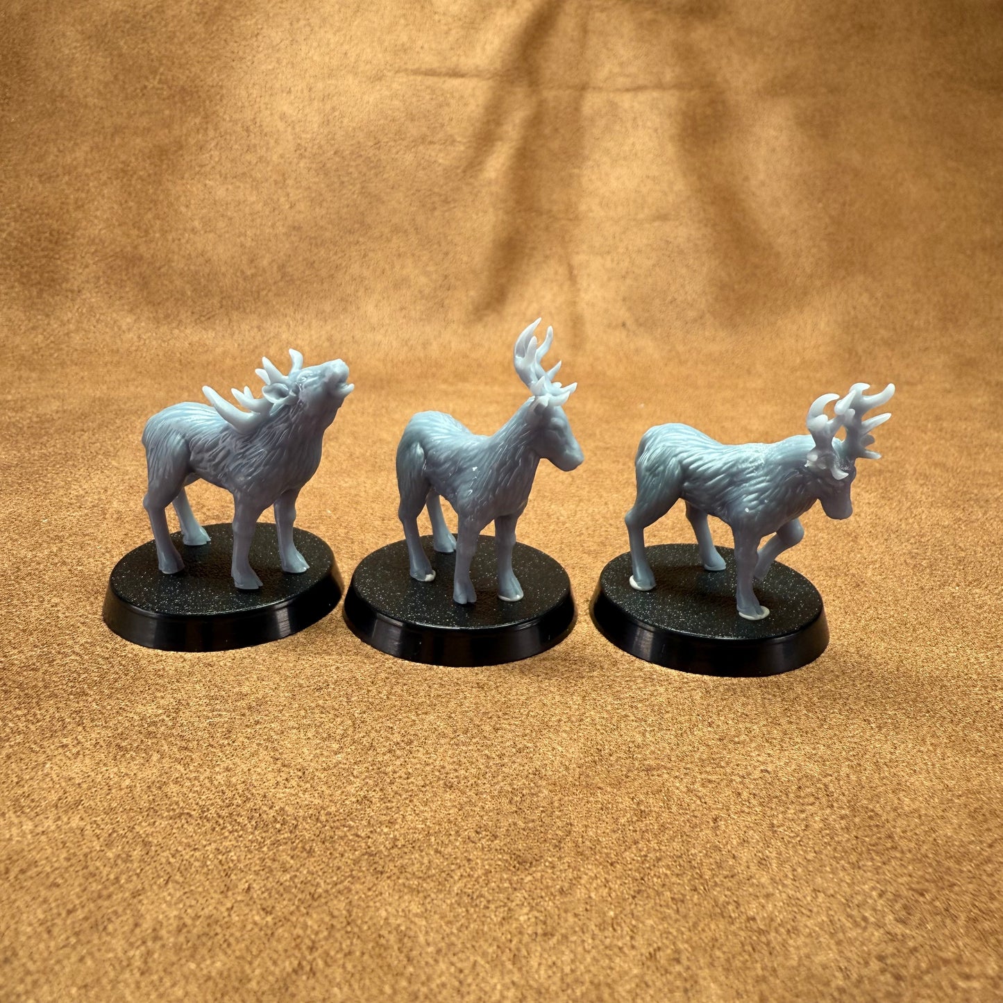 6 28mm resin deer and stags miniature models on plastic bases