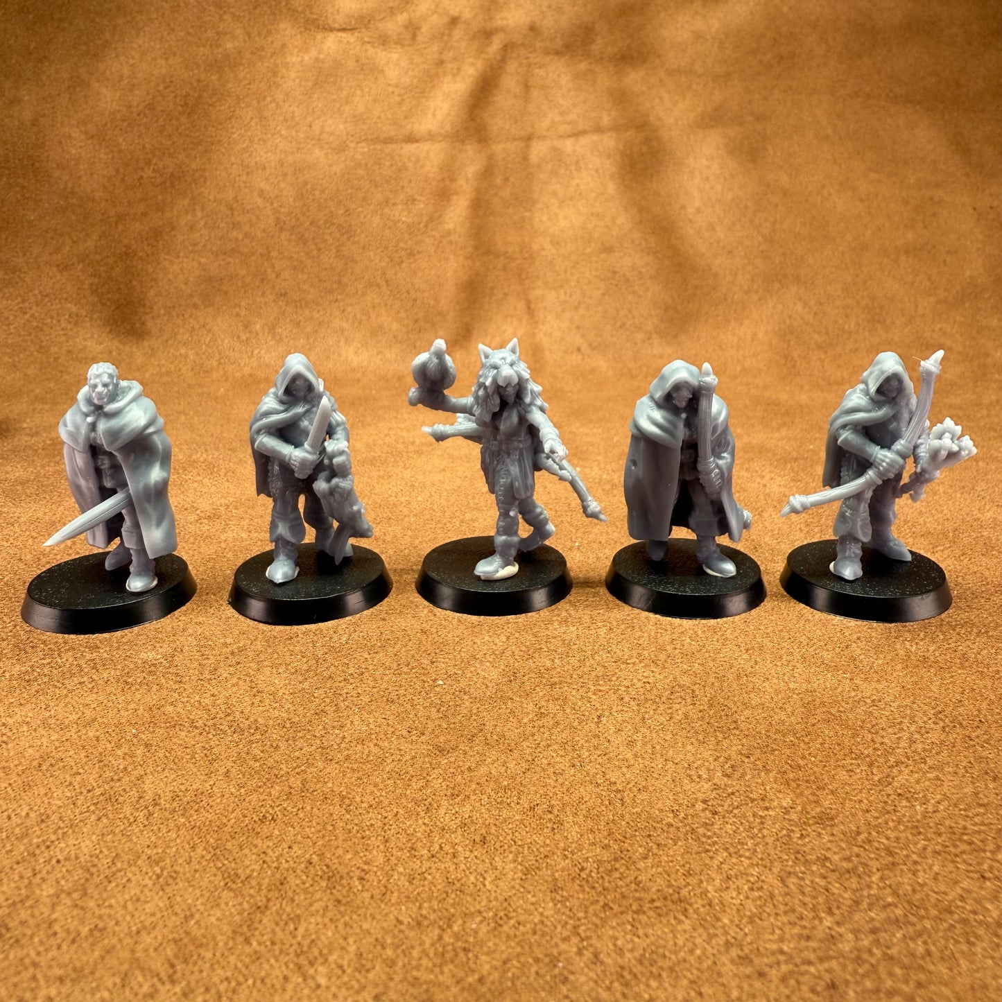 5 resin 28mm male and female medieval poachers on plastic bases miniatures including a lady holding a hawk