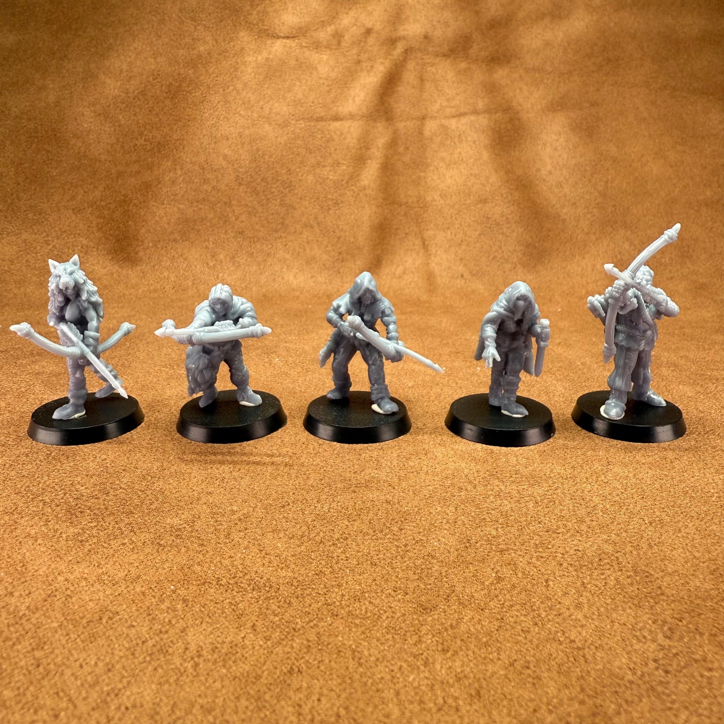 5 resin 28mm male and female medieval poachers on plastic bases miniatures