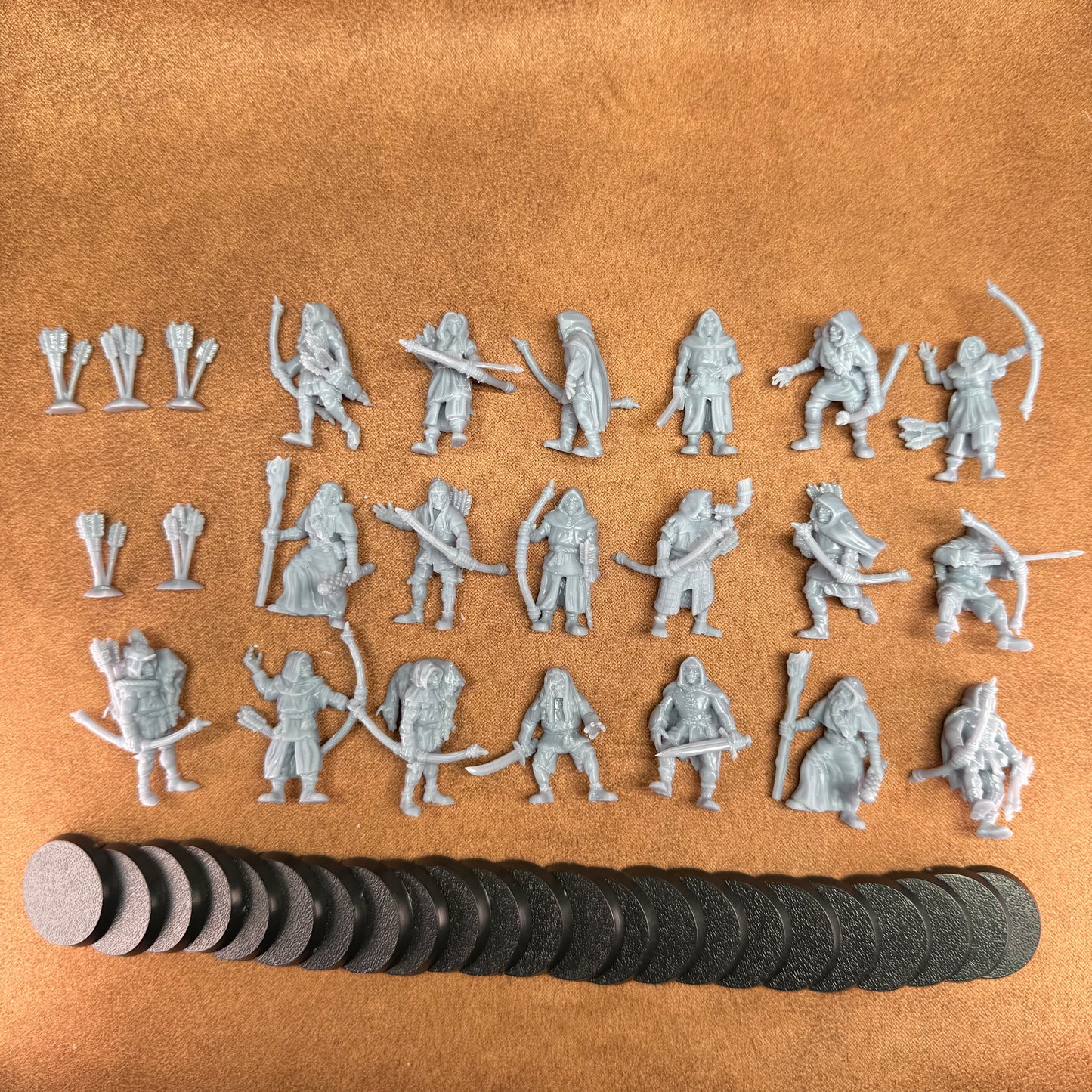 19 resin 28mm male and female medieval archers on plastic bases miniatures