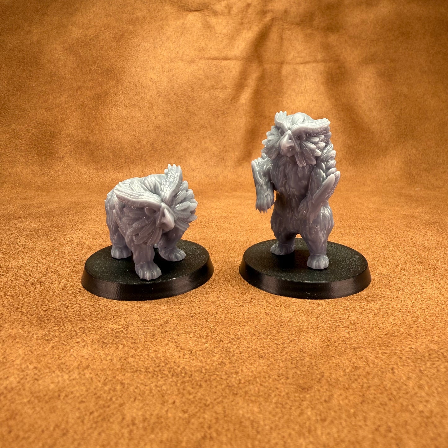 2 resin 28mm scale miniature owlbears animals on plastic bases