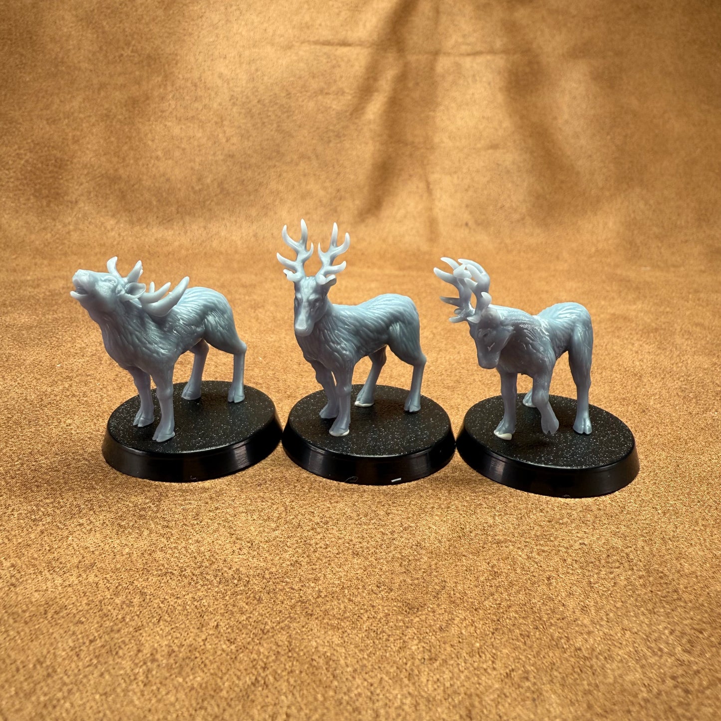 6 28mm resin deer and stags miniature models on plastic bases
