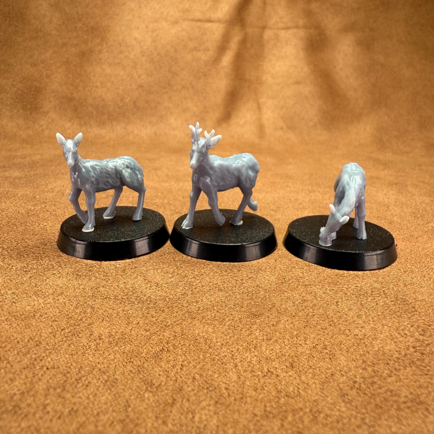 6 28mm resin deer and stags miniature models on plastic bases
