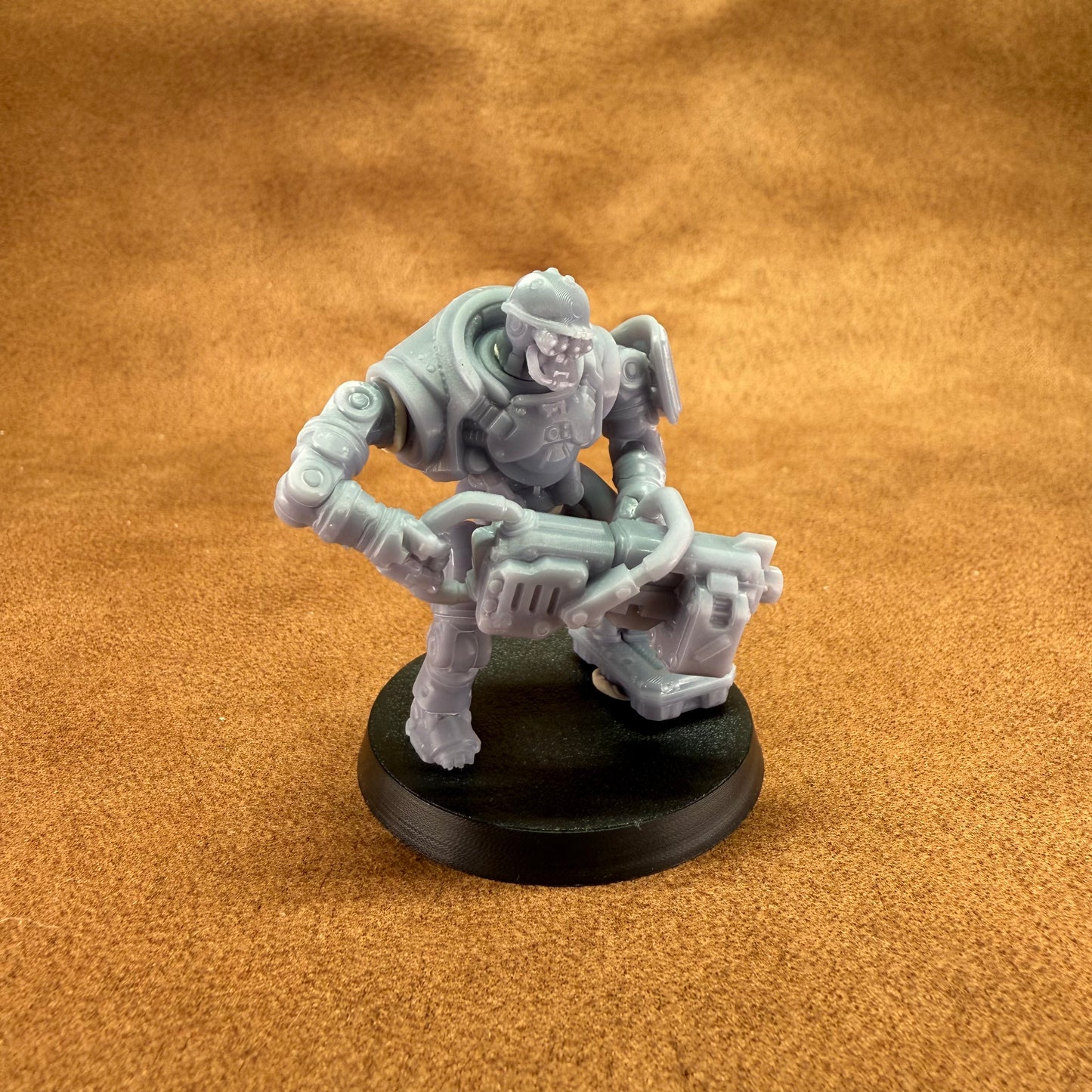 32mm scale miniature space dwarf robot droid in resin on a plastic base