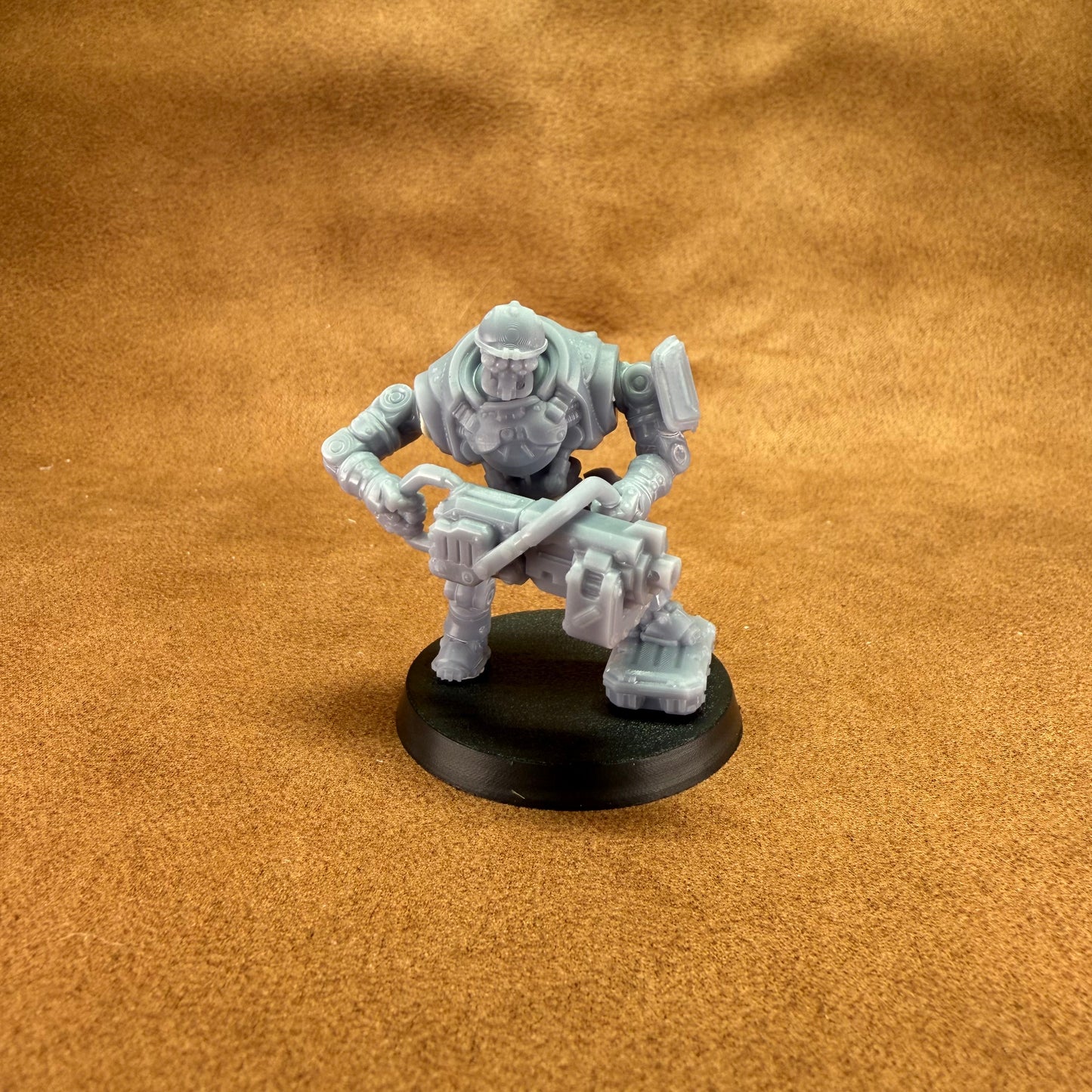 32mm scale miniature space dwarf robot droid in resin on a plastic base