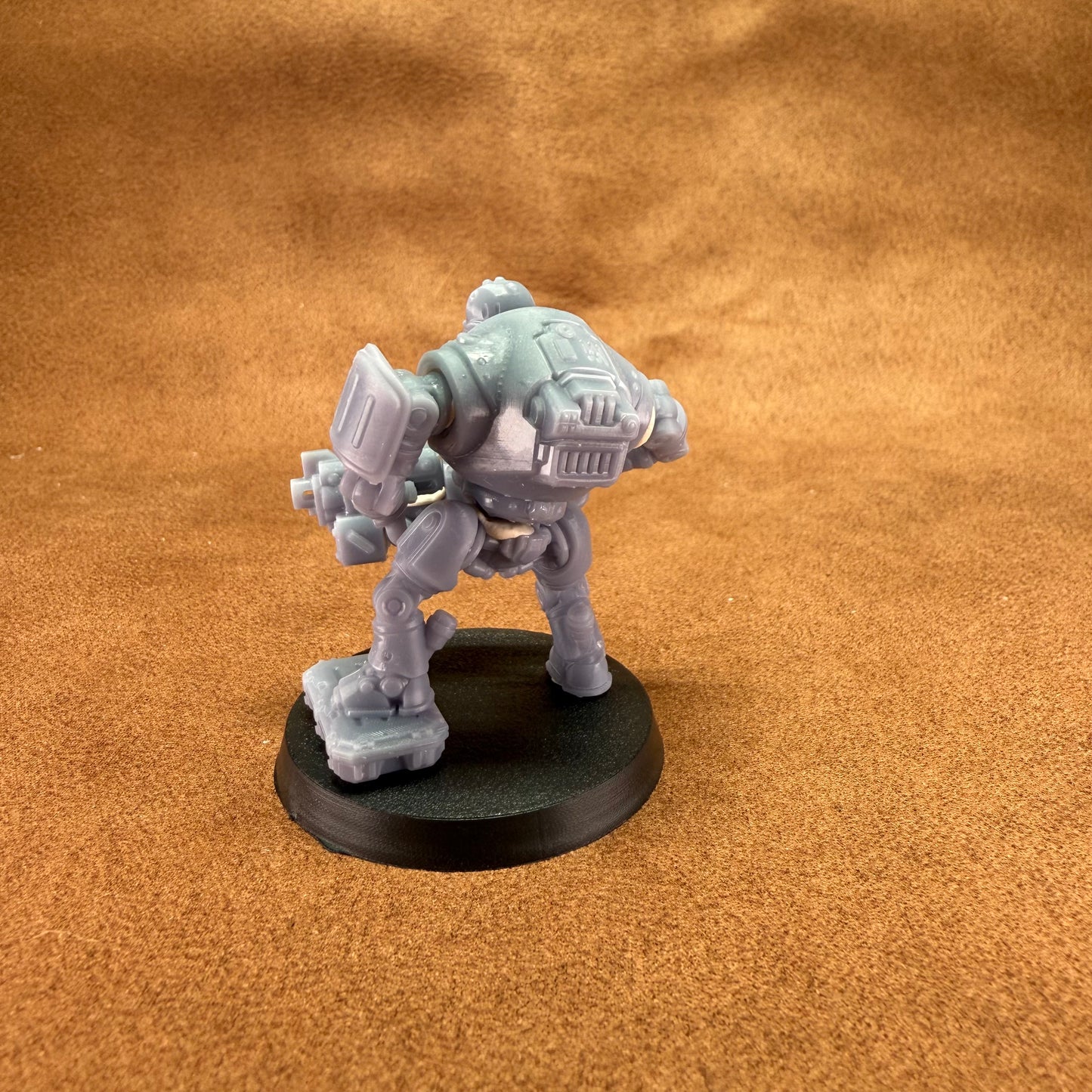 32mm scale miniature space dwarf robot droid in resin on a plastic base