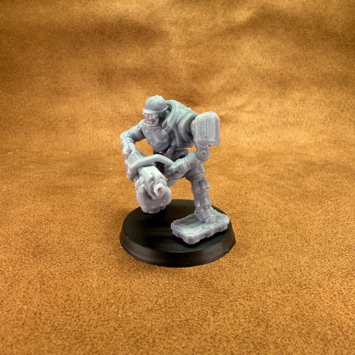 32mm scale miniature space dwarf robot droid in resin on a plastic base