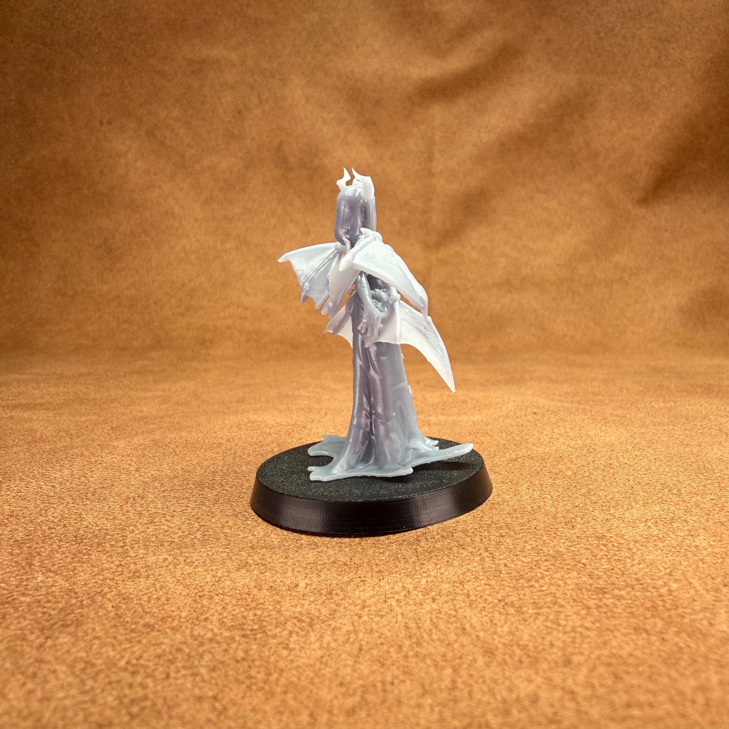 tiefling 32mm scale resin miniature figure for dungeons and dragons