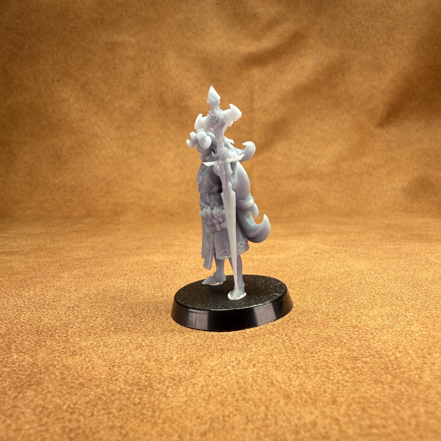 paladin 32mm scale resin miniature figure for dungeons and dragons