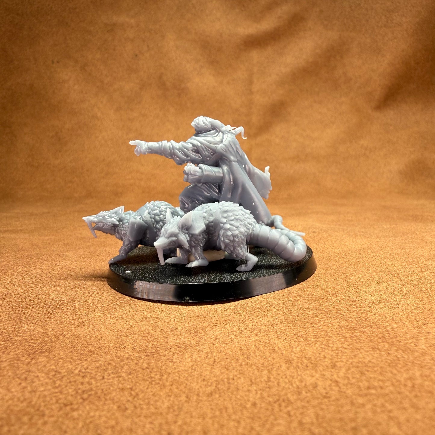 rat catcher 32mm scale resin miniature figure for dungeons and dragons