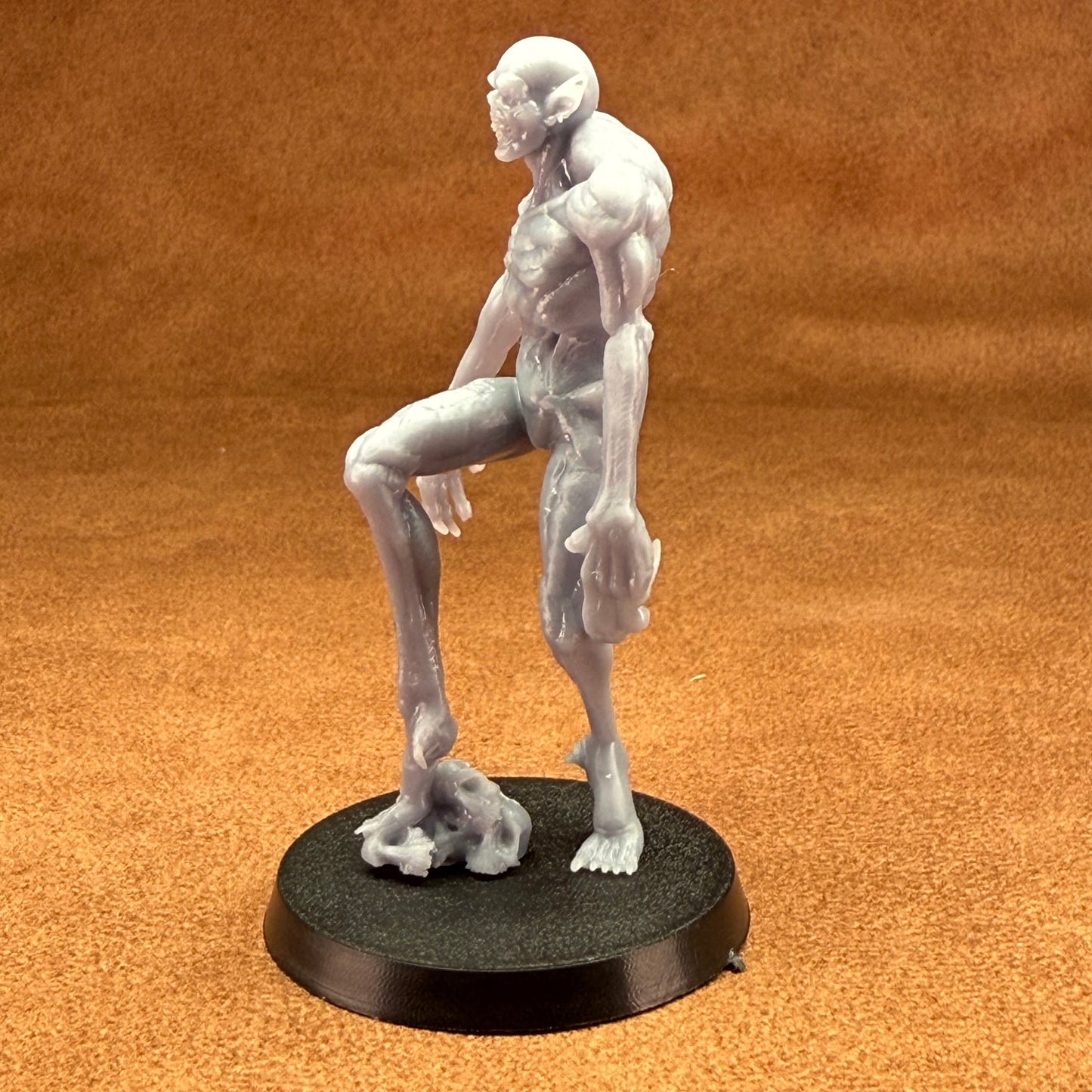cowboy vampire slayer 32mm scale resin miniature figure for dungeons and dragons