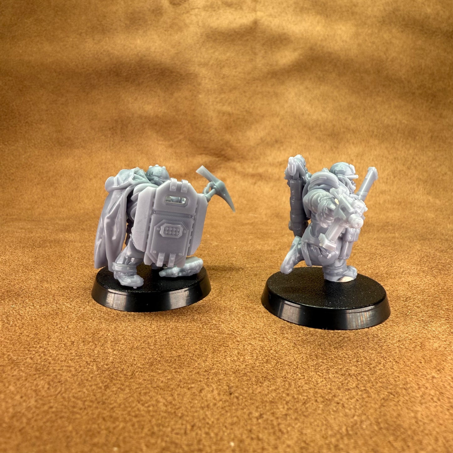 Space Dwarf roughnecks 32mm scale miniature model mining picks soldiers votann