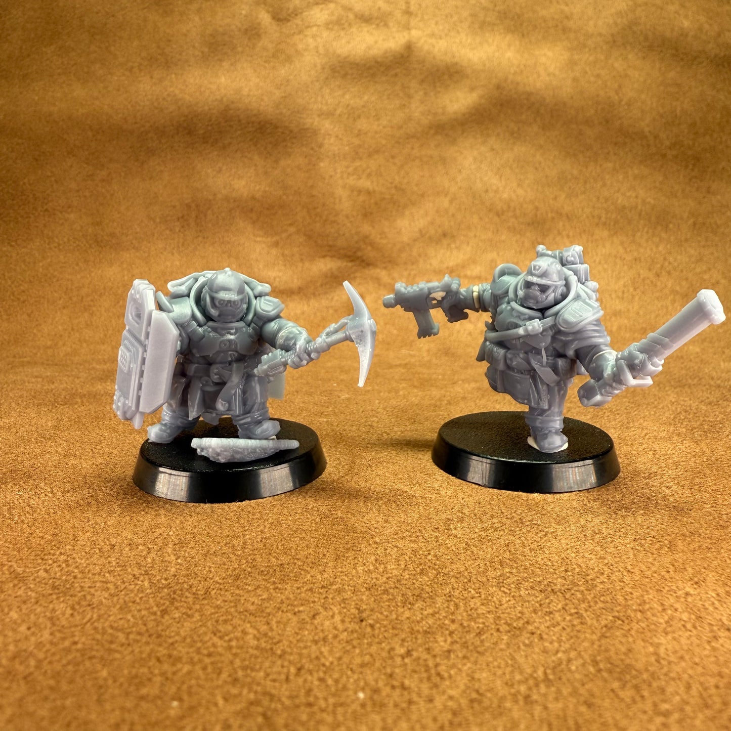 Space Dwarf roughnecks 32mm scale miniature model mining picks soldiers votann