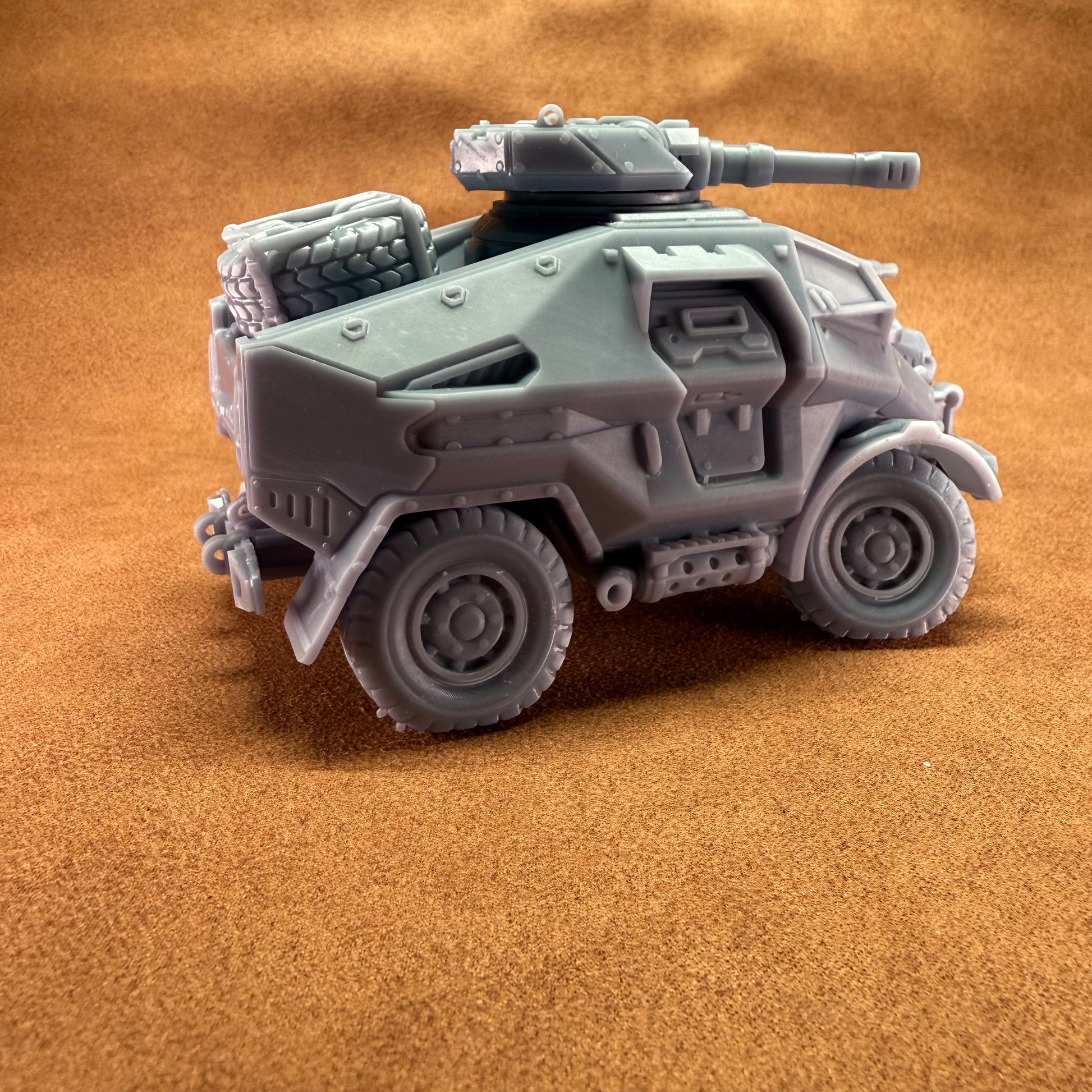 Space Dwarves dwarf miniature vehicle with turret and machine guns 32mm scale model tank