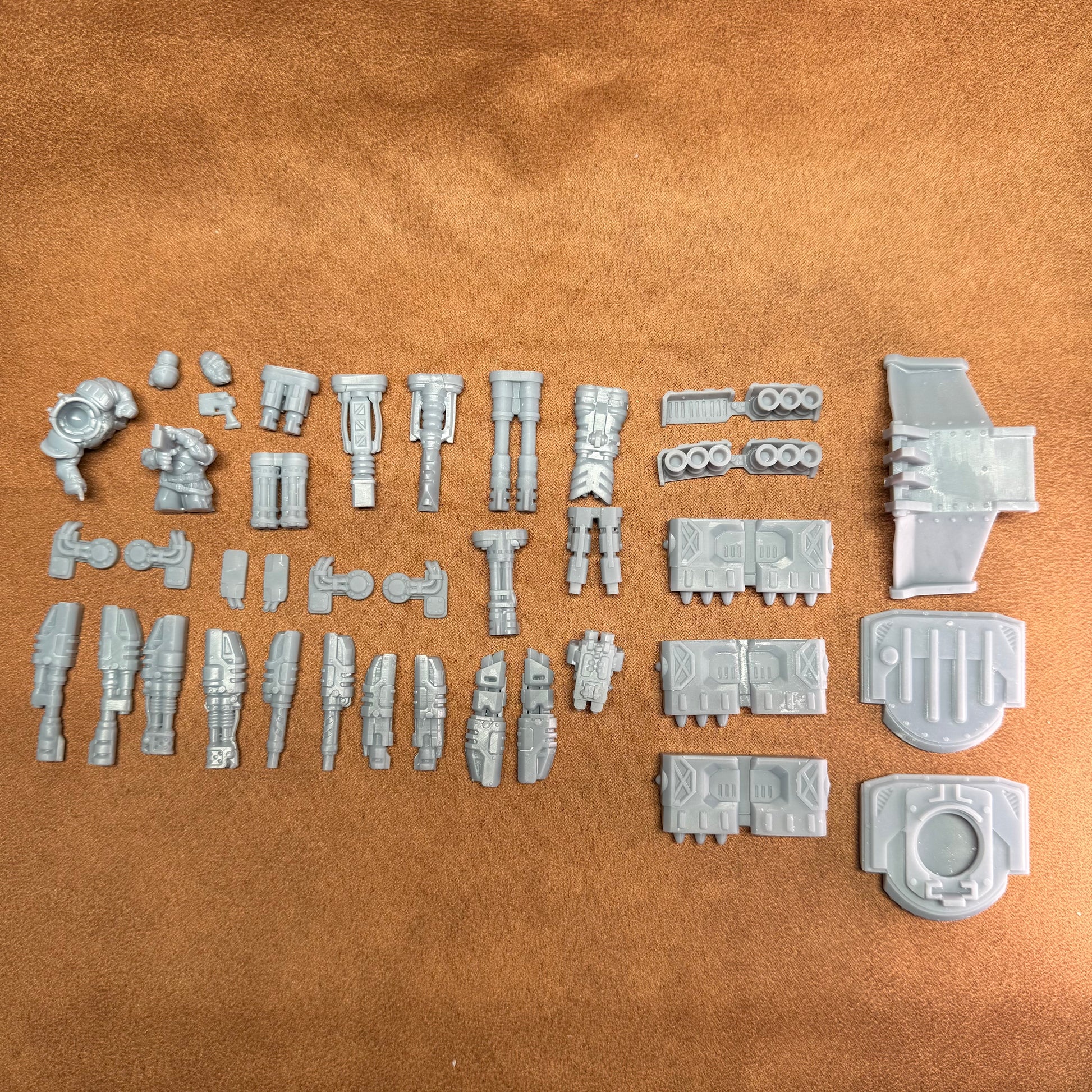 32mm scale resin accessory pack for the TOAD truck with a closed roof space dwarf