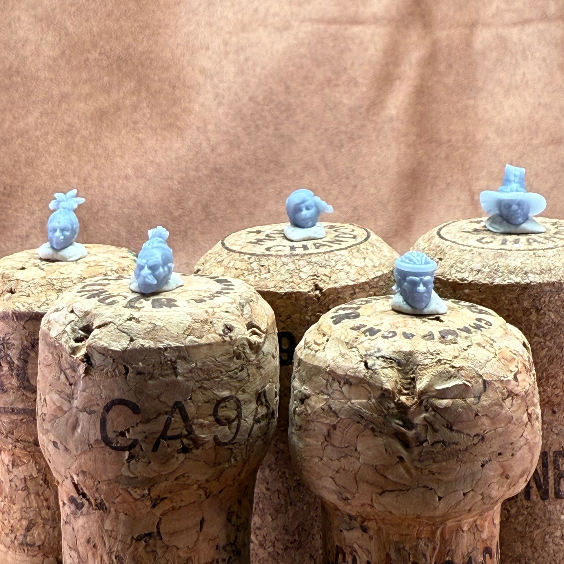 Unique heads for customising 28mm medieval miniatures models