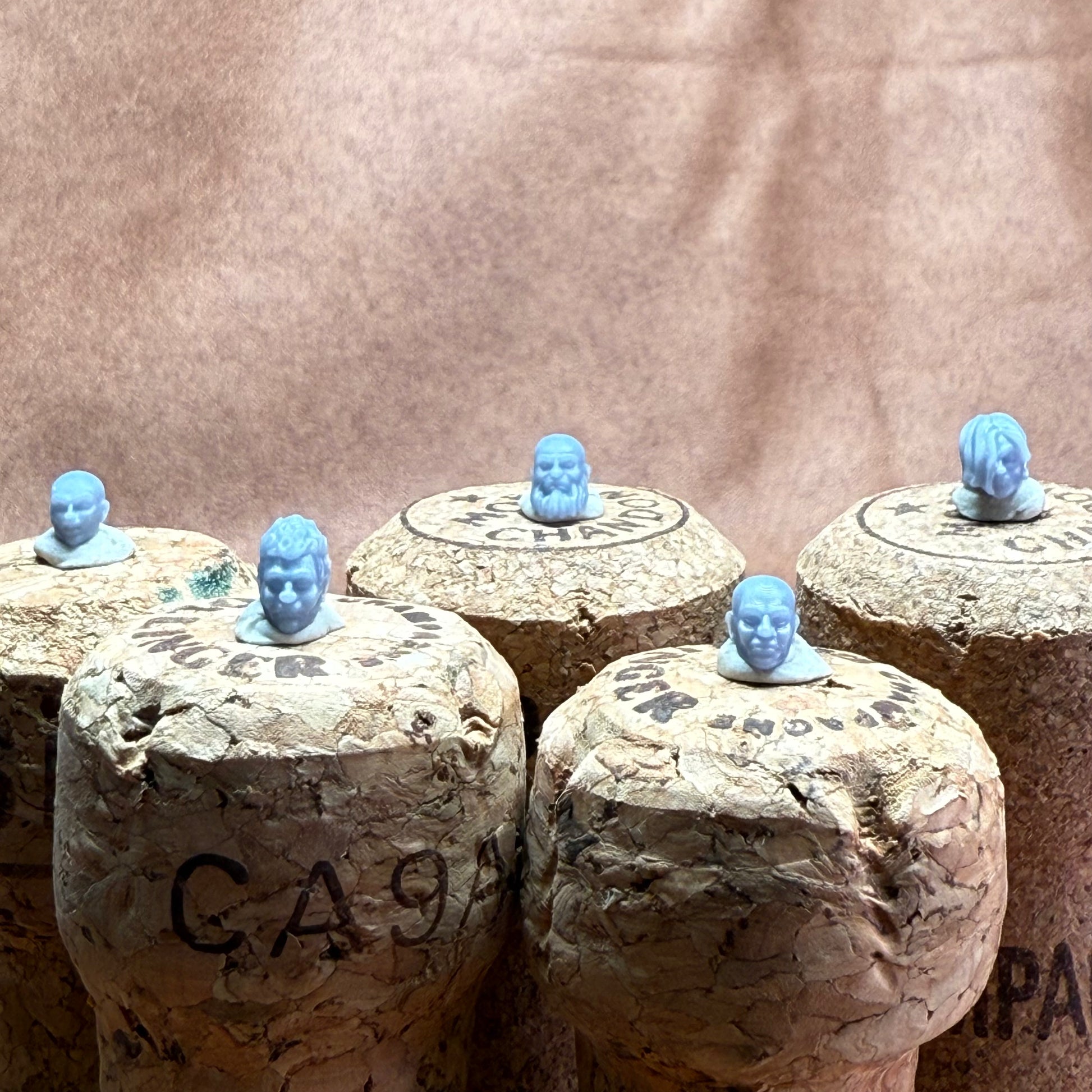 Unique heads for customising 28mm medieval miniatures models