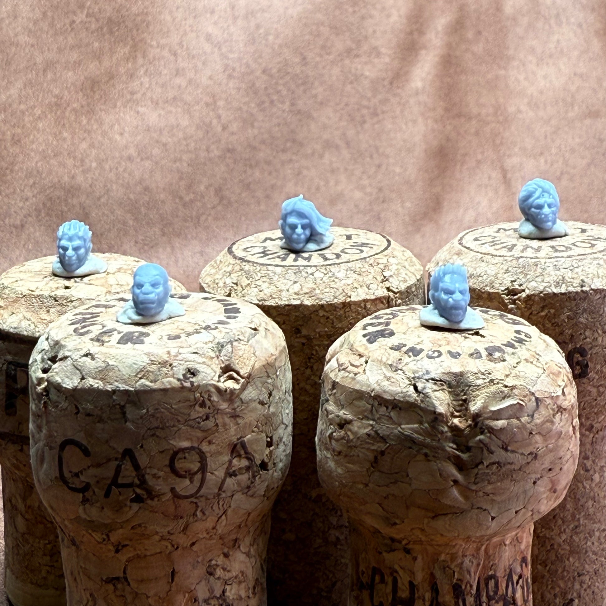 Unique heads for customising 28mm medieval miniatures models
