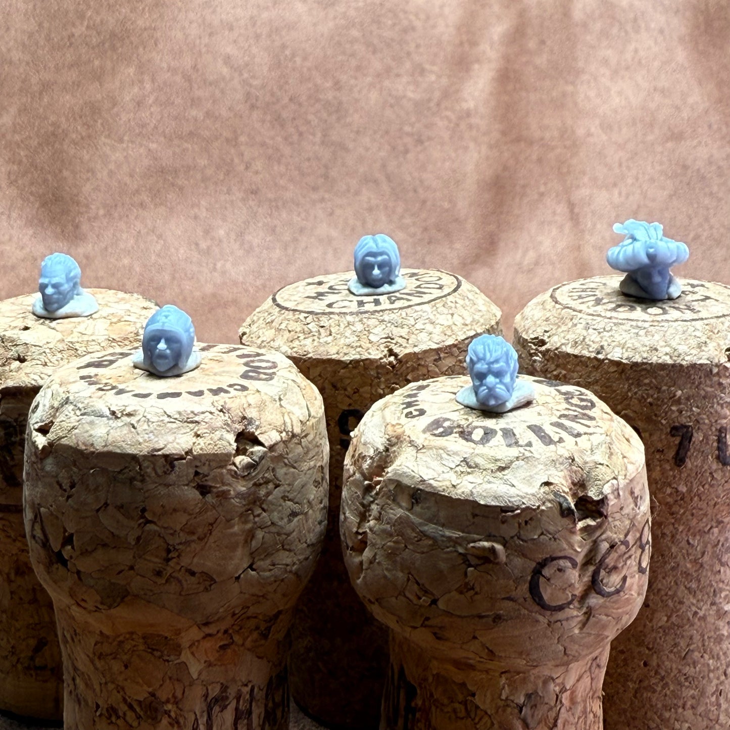 Unique heads for customising 28mm medieval miniatures models