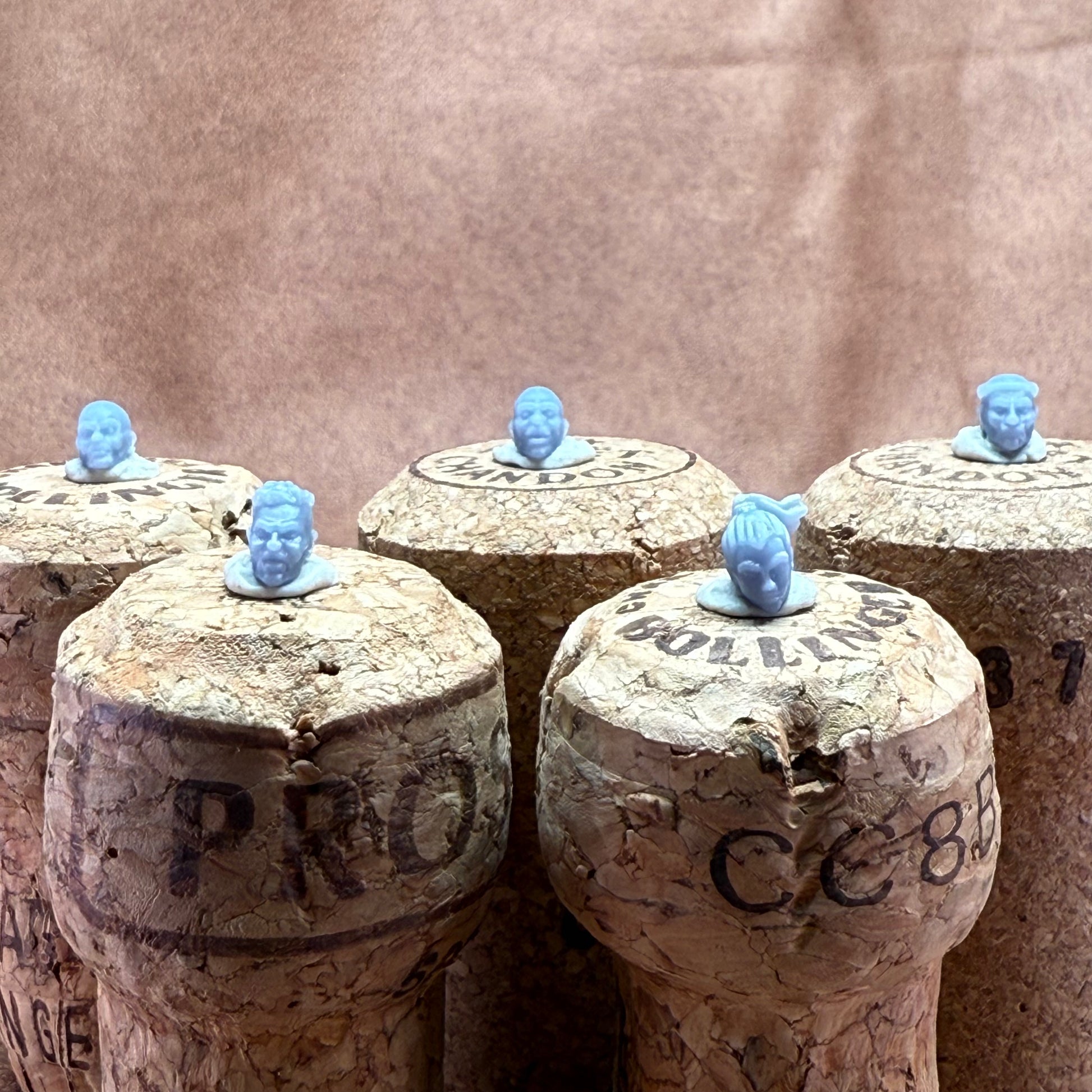 Unique heads for customising 28mm medieval miniatures models