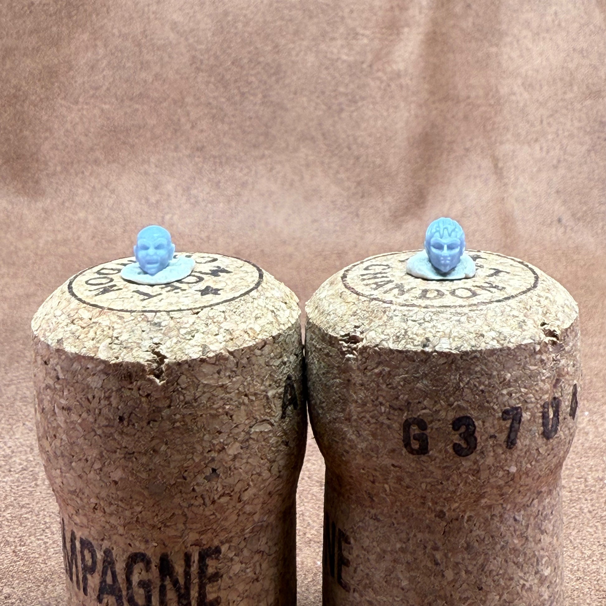 Unique heads for customising 28mm medieval miniatures models