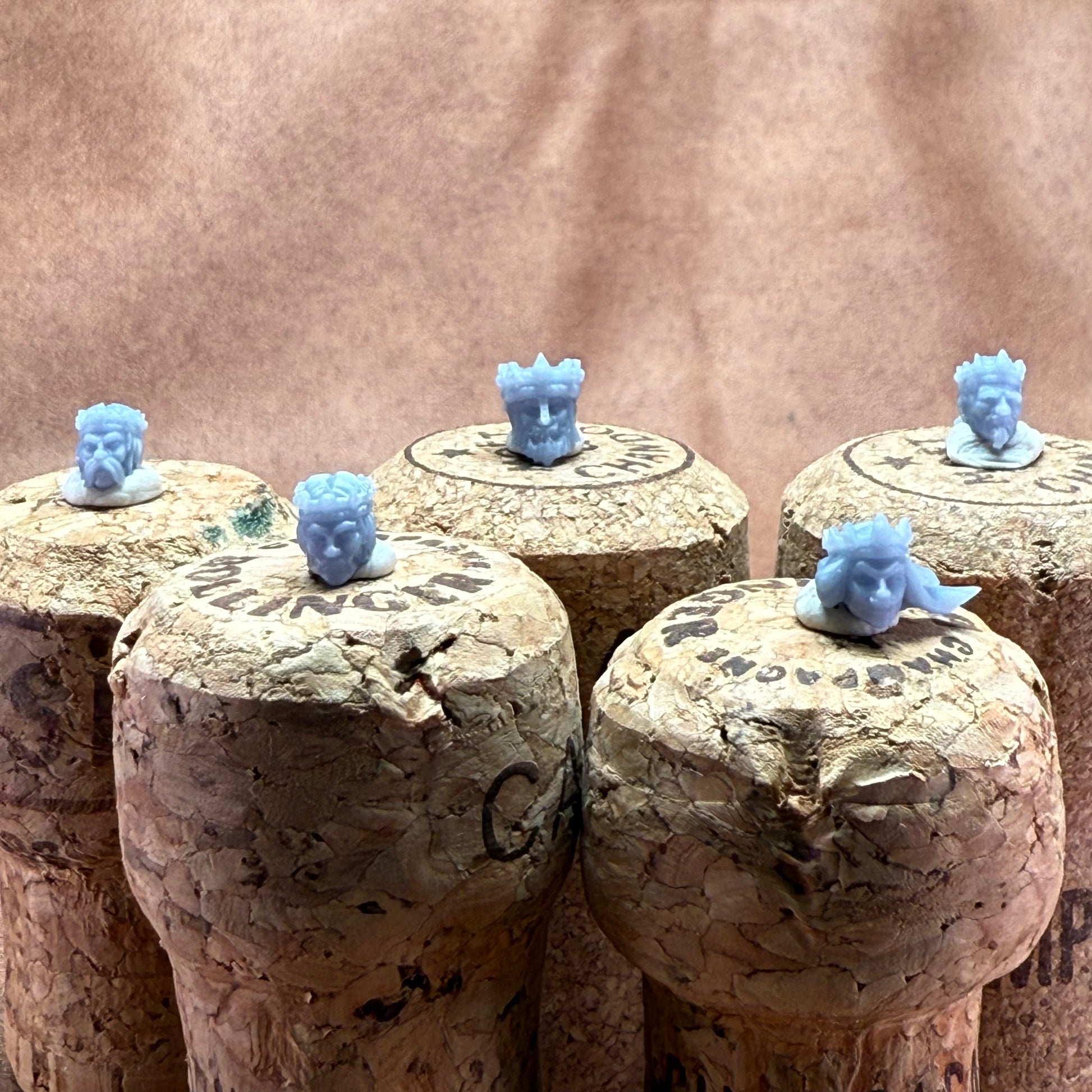 Unique heads for customising 28mm medieval miniatures models