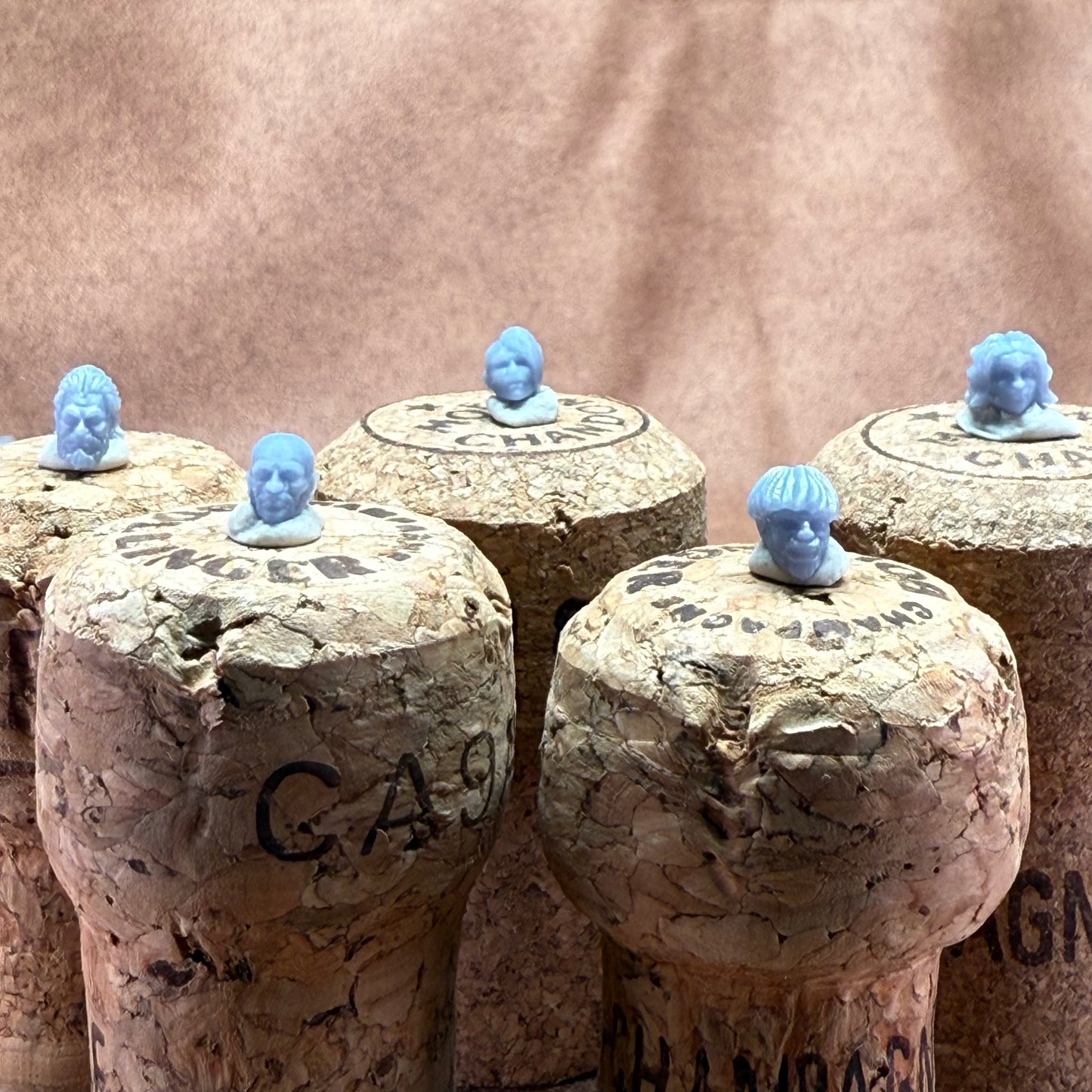 Unique heads for customising 28mm medieval miniatures models