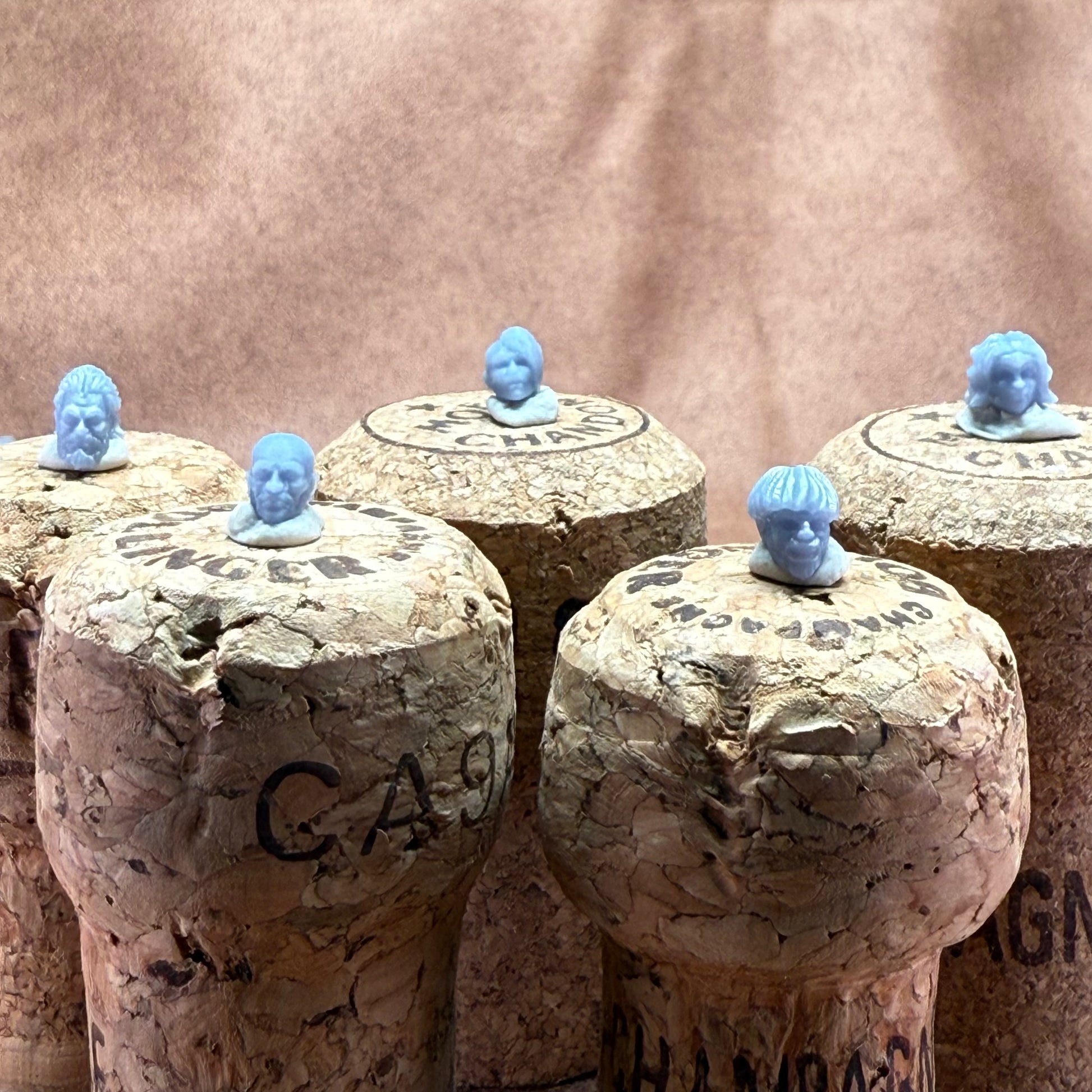 Unique heads for customising 28mm medieval miniatures models