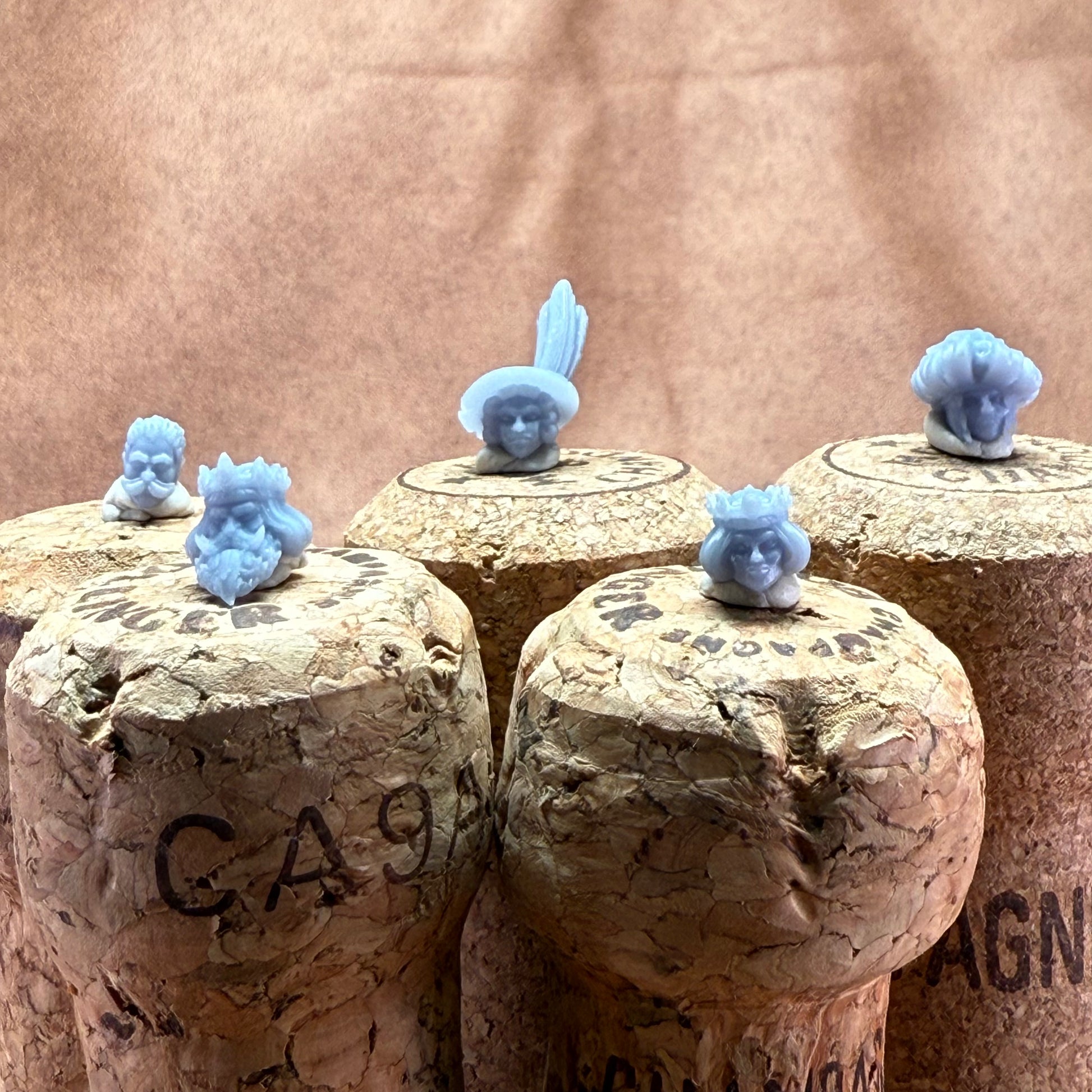 Unique heads for customising 28mm medieval miniatures models