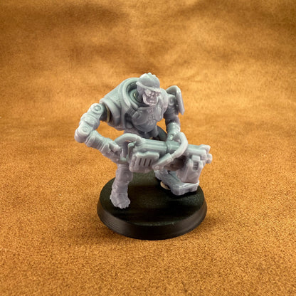 32mm scale miniature space dwarf robot droid in resin on a plastic base