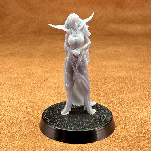 angels 32mm scale resin miniature figure for dungeons and dragons 