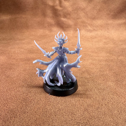Fantasy figurine with a crown and two swords on a brown surface