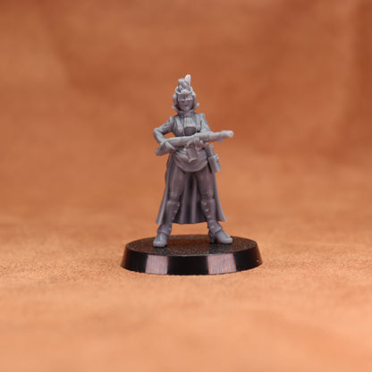 Front view of an Ordinatae Venatrices miniature with rifle and feathered hat